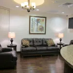 Photo of comfortable patient waiting room for Dallas Uptown Endodontics